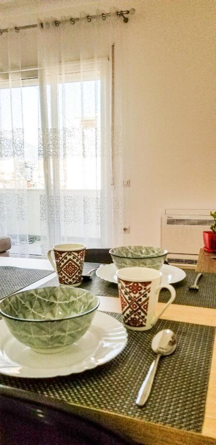City Center Cute And Comfy Apartment - Ajia Apartments Tirana Bagian luar foto