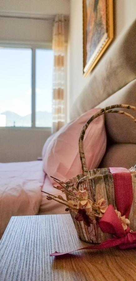 City Center Cute And Comfy Apartment - Ajia Apartments Tirana Bagian luar foto