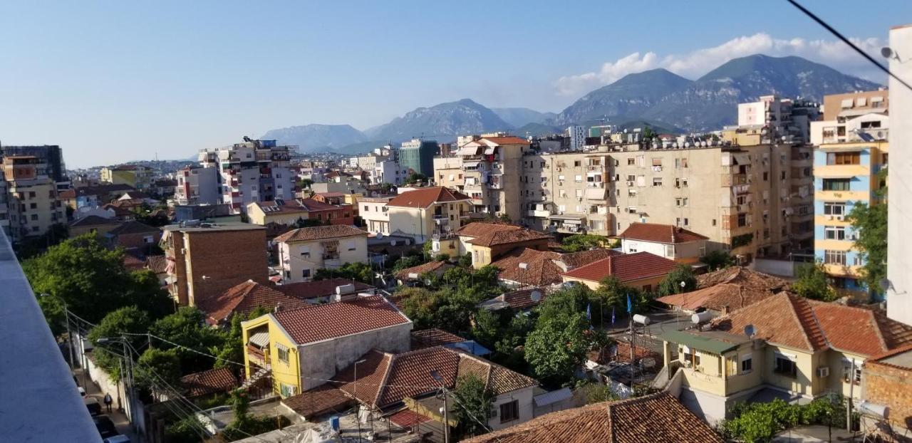 City Center Cute And Comfy Apartment - Ajia Apartments Tirana Bagian luar foto