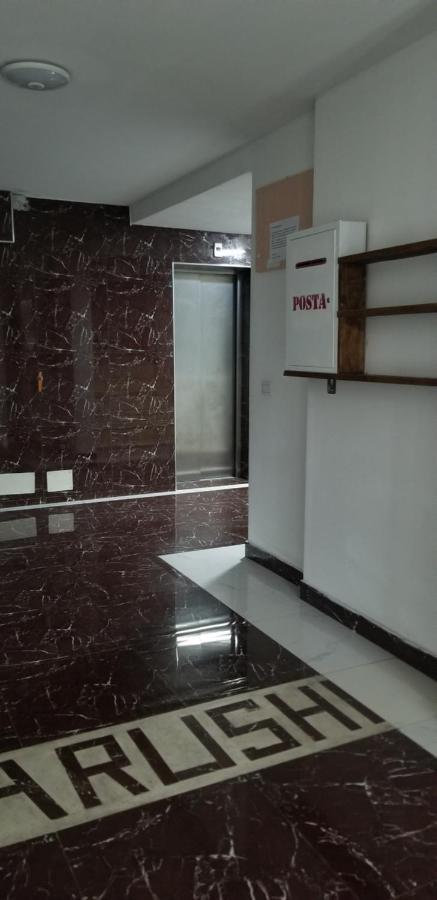 City Center Cute And Comfy Apartment - Ajia Apartments Tirana Bagian luar foto